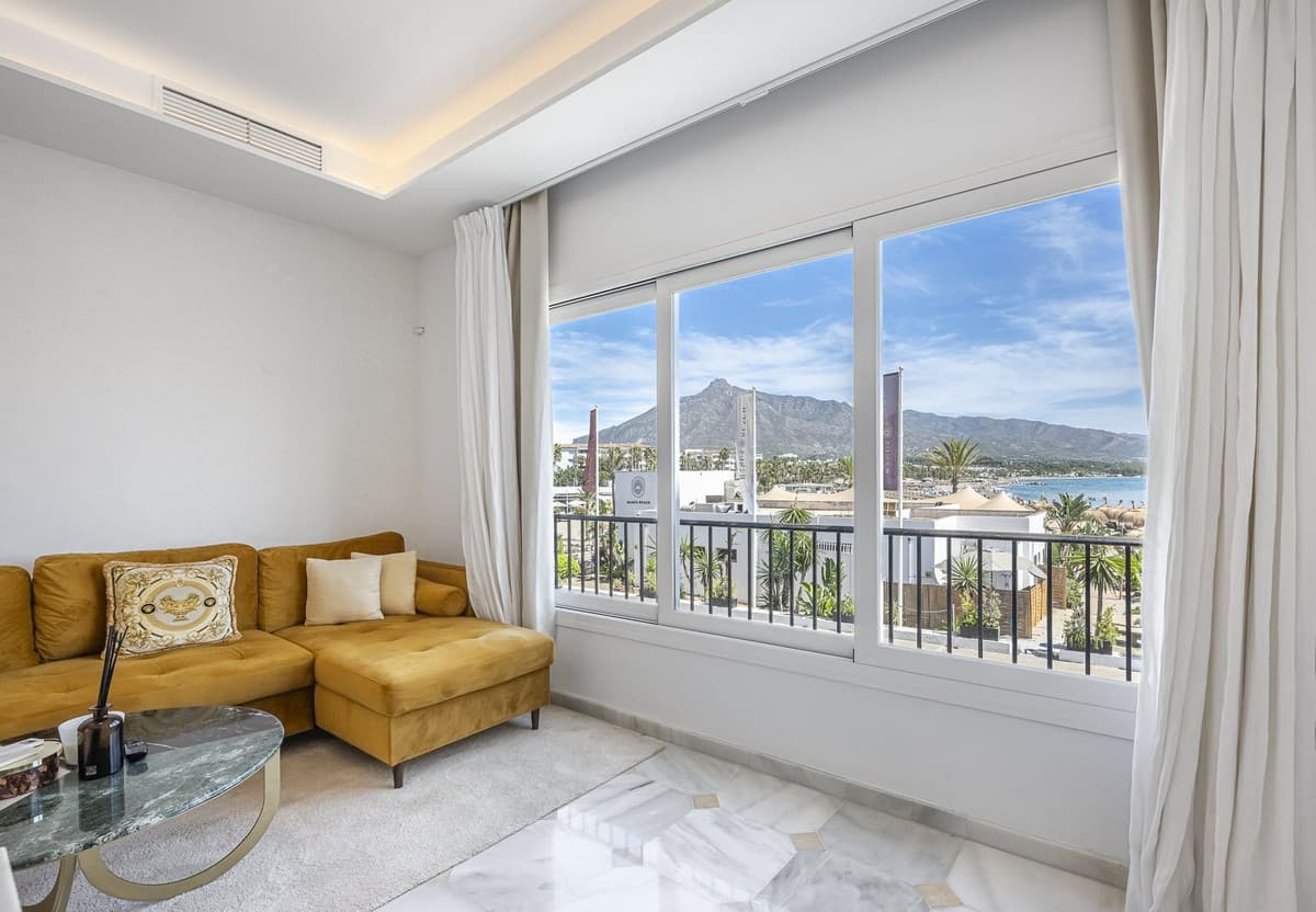 Top Floor Apartment in Puerto Banús — photo 1 of 10