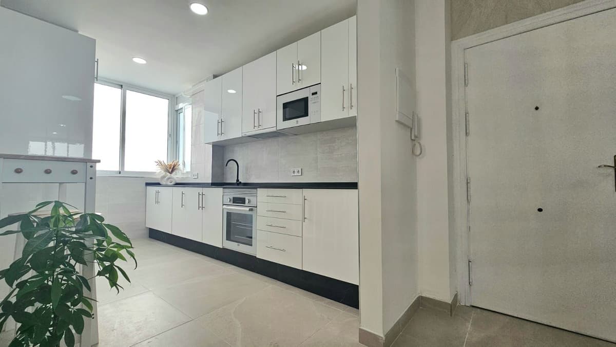 Middle Floor Apartment in Fuengirola — photo 2 of 10