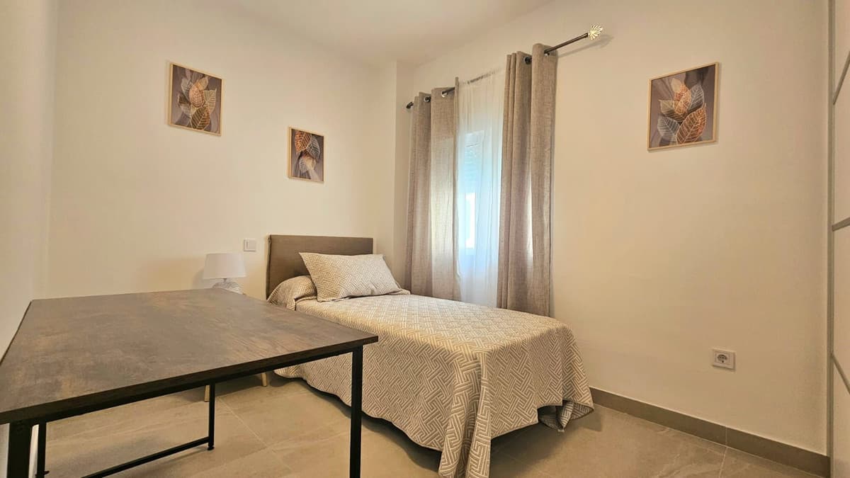 Middle Floor Apartment in Fuengirola — photo 8 of 10