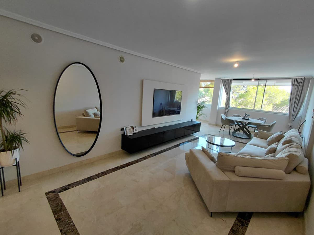 Middle Floor Apartment in Nagüeles — photo 1 of 10