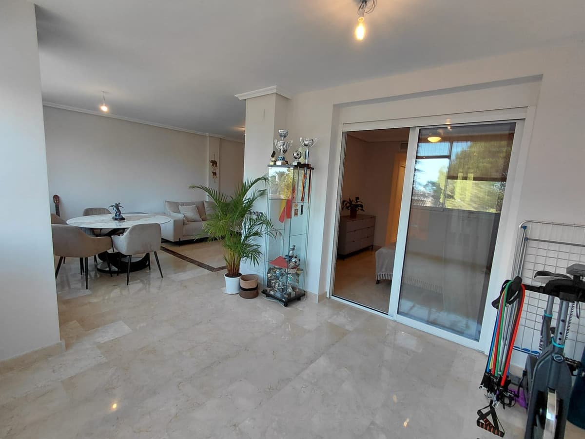 Middle Floor Apartment in Nagüeles — photo 2 of 10