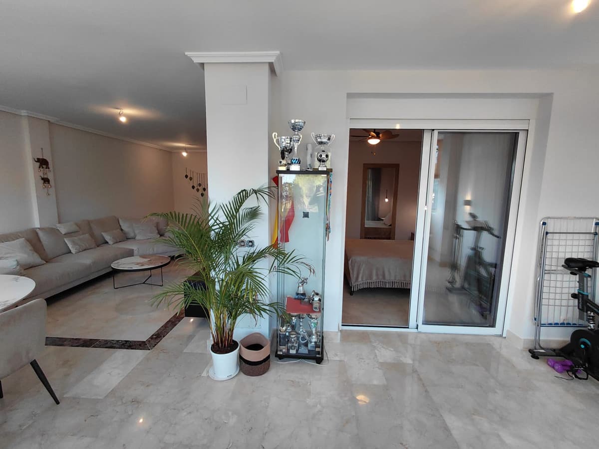 Middle Floor Apartment in Nagüeles — photo 3 of 10