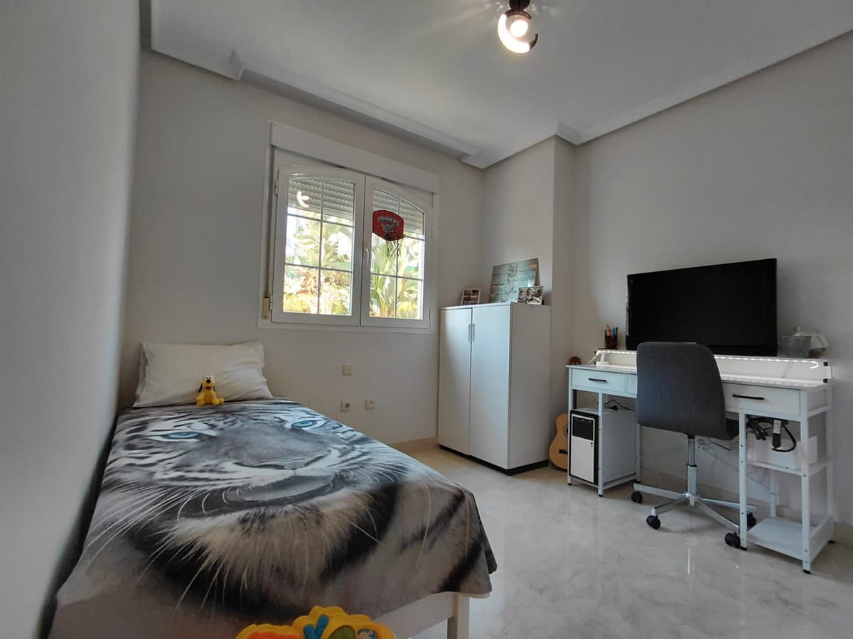 Middle Floor Apartment in Nagüeles — photo 4 of 10