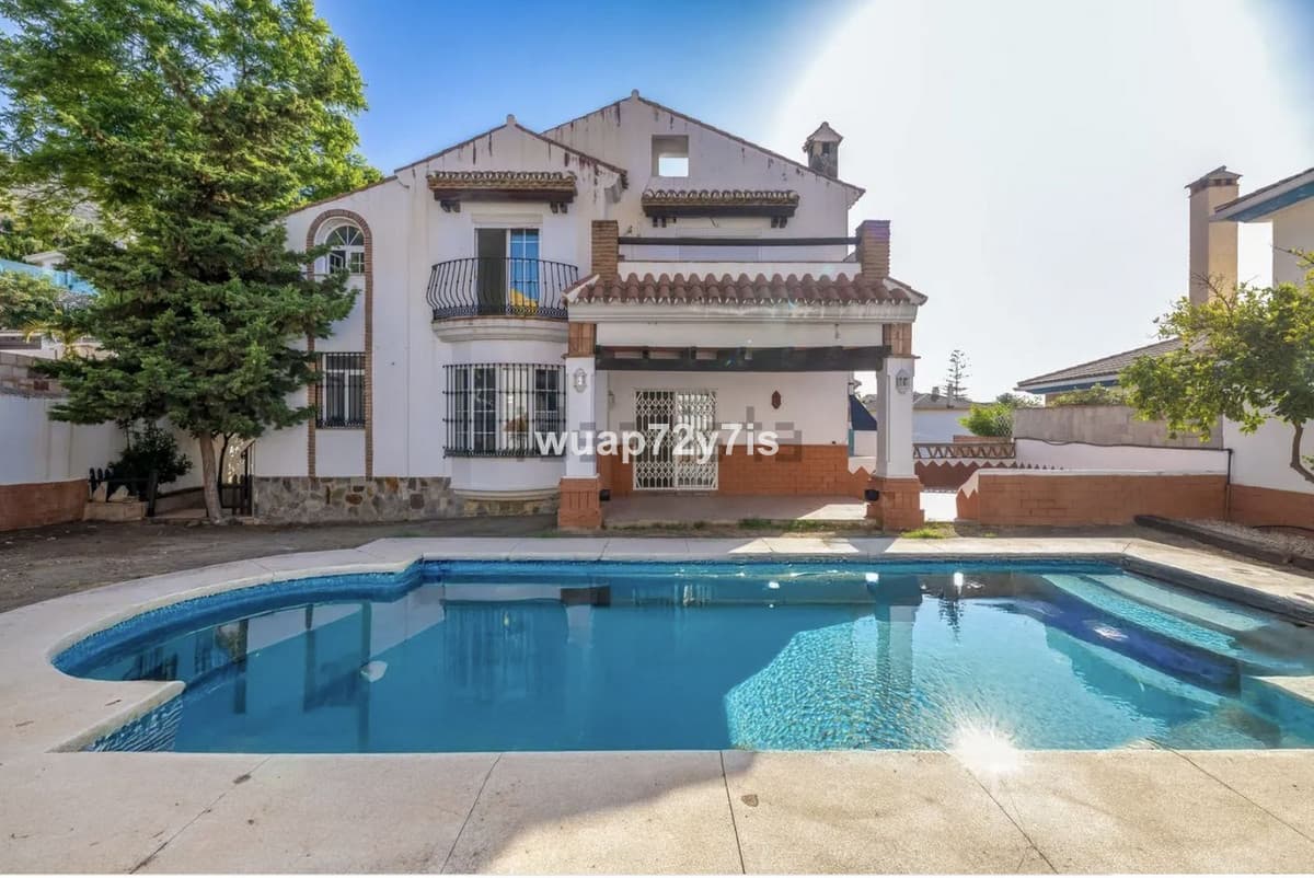 Detached Villa in Benalmadena — photo 1 of 10