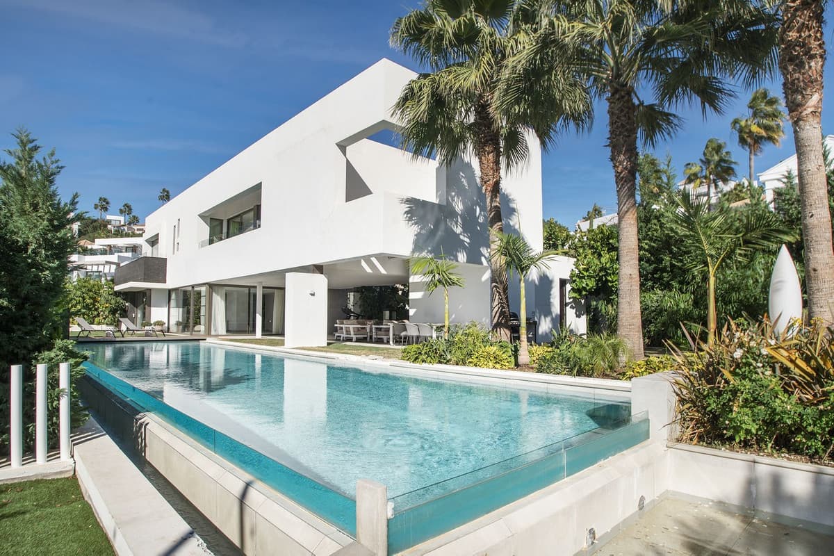 Detached Villa in Benahavís — photo 1 of 10