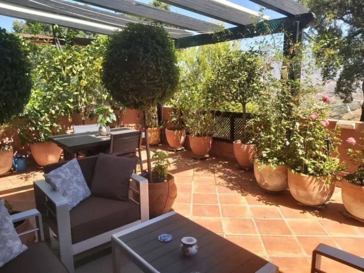 Middle Floor Apartment in Marbella — photo 1 of 10