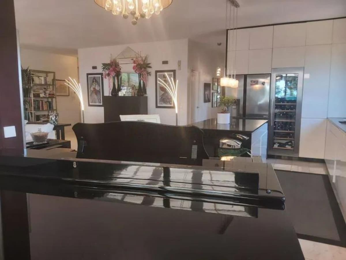 Middle Floor Apartment in Marbella — photo 5 of 10