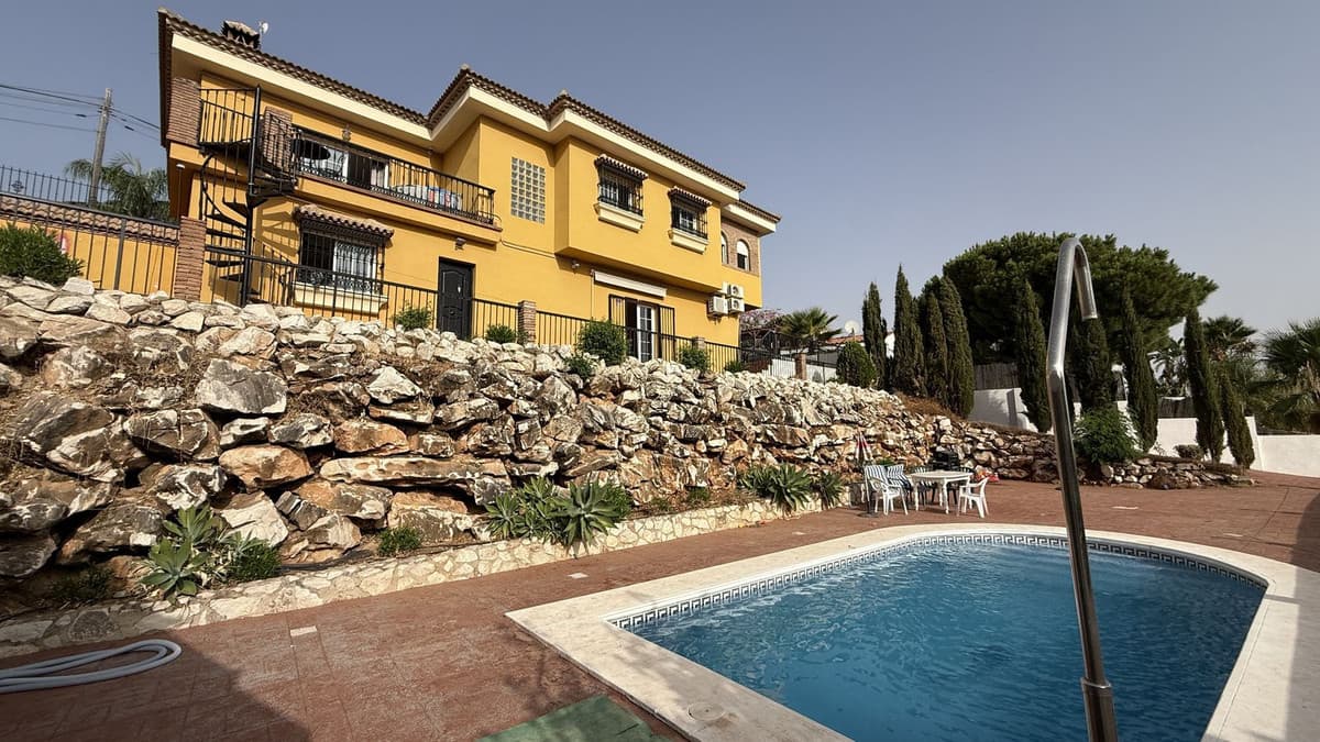 Detached Villa in Alhaurín de la Torre — photo 1 of 10