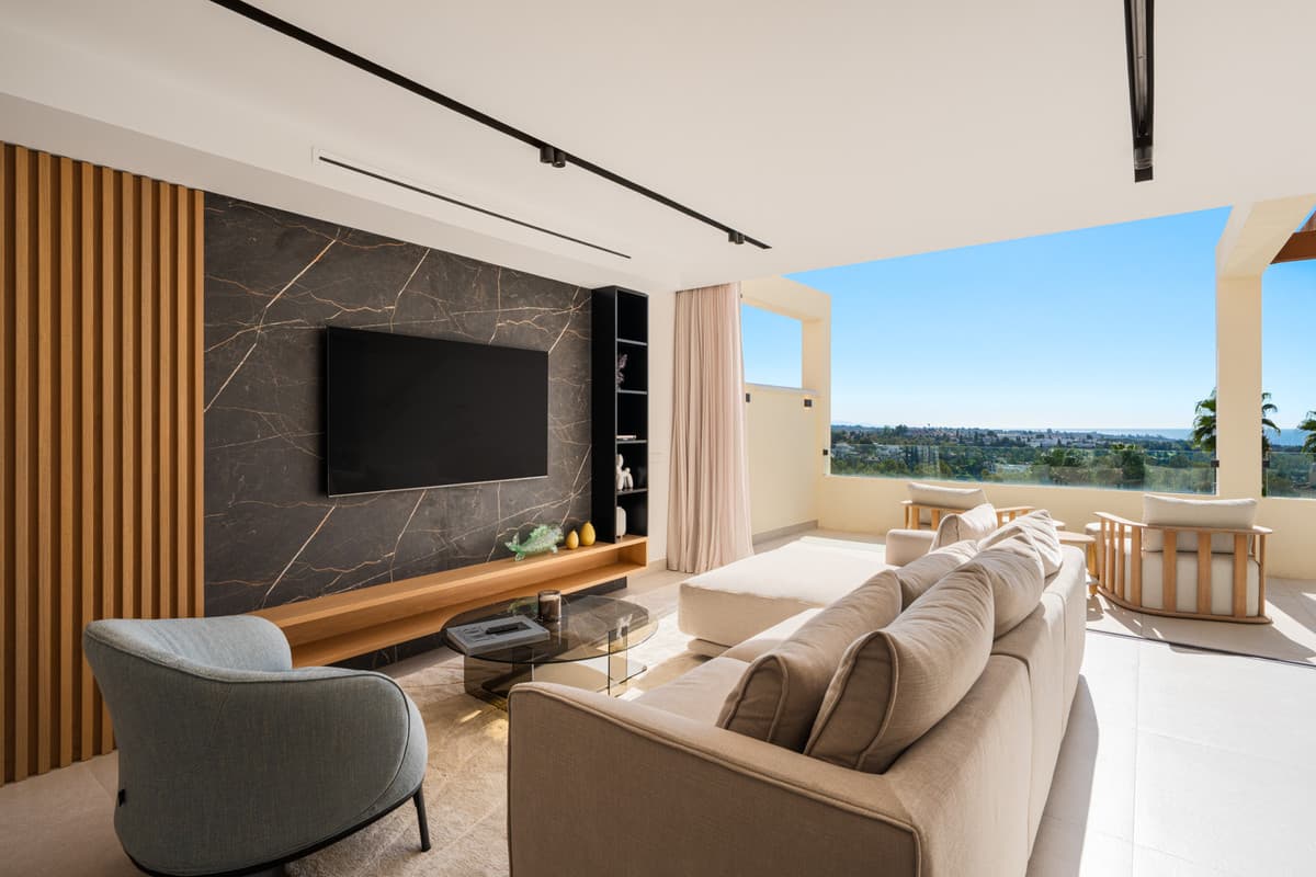 Middle Floor Apartment in Nueva Andalucía — photo 1 of 10