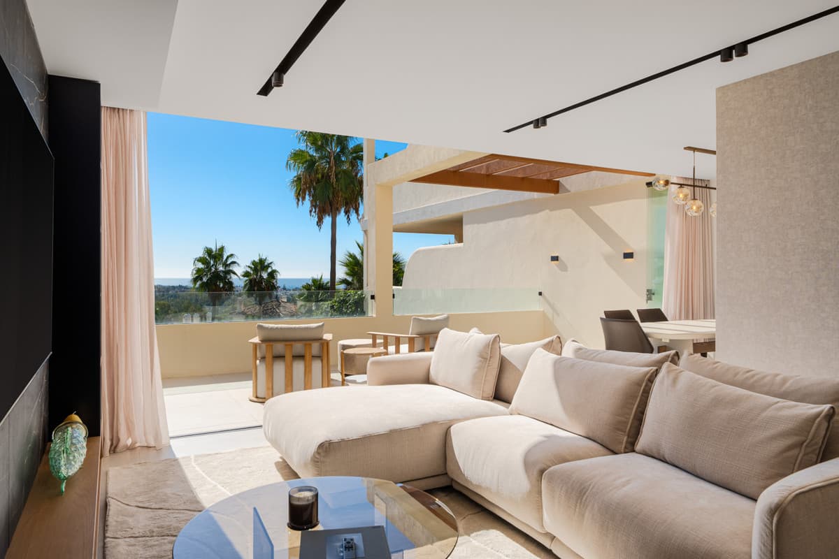 Middle Floor Apartment in Nueva Andalucía — photo 3 of 10