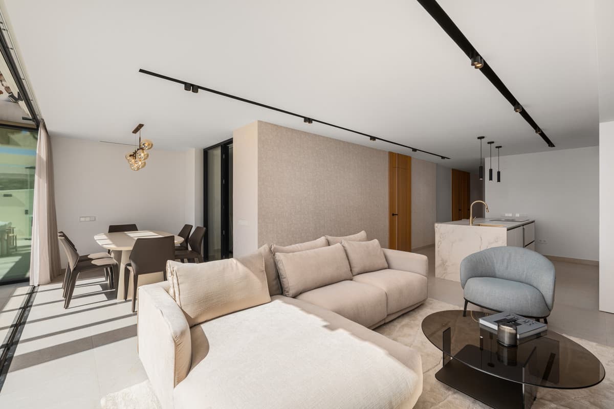 Middle Floor Apartment in Nueva Andalucía — photo 6 of 10