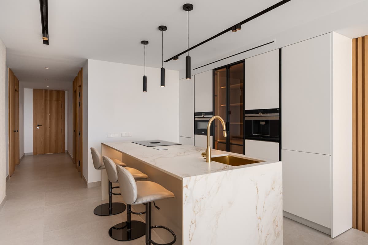 Middle Floor Apartment in Nueva Andalucía — photo 9 of 10