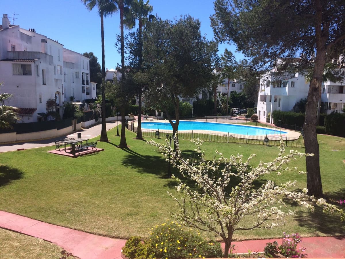 Penthouse Duplex in Elviria — photo 1 of 10