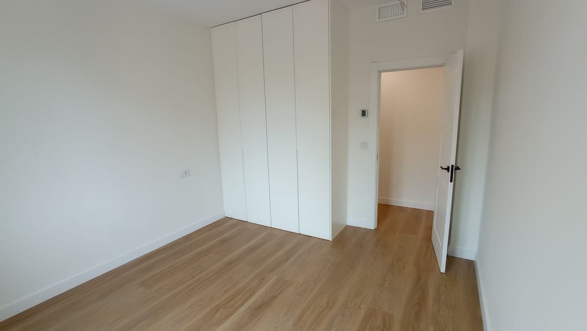 Middle Floor Apartment in Málaga Centro — photo 8 of 10