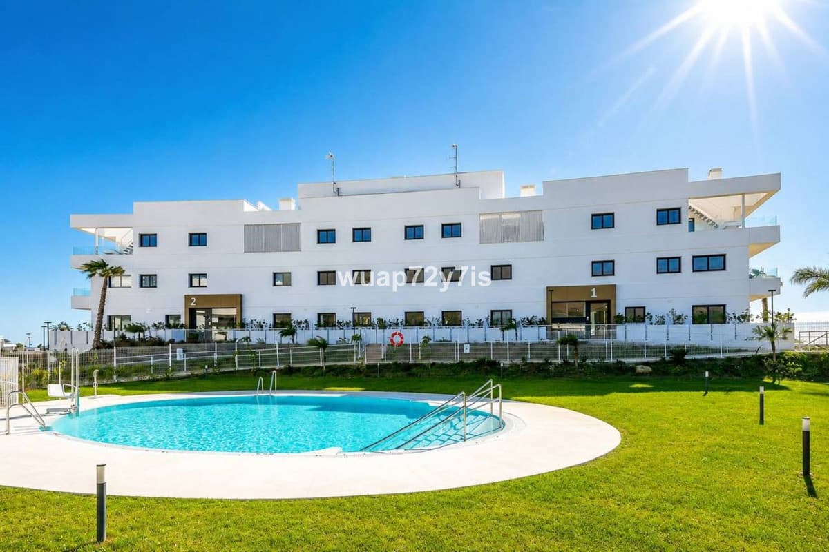 Ground Floor Apartment in Estepona — photo 1 of 10