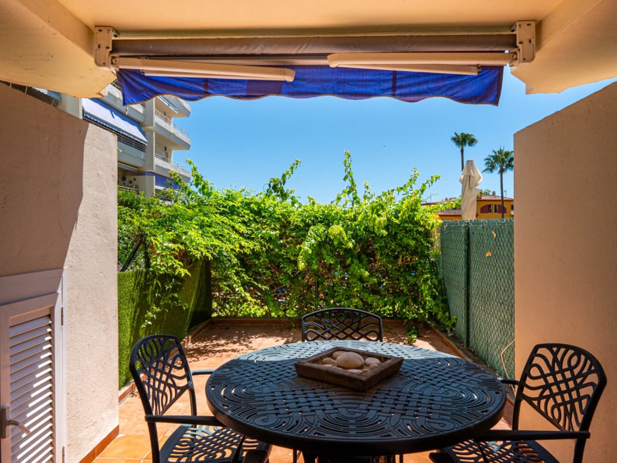 Middle Floor Apartment in Marbella — photo 3 of 10