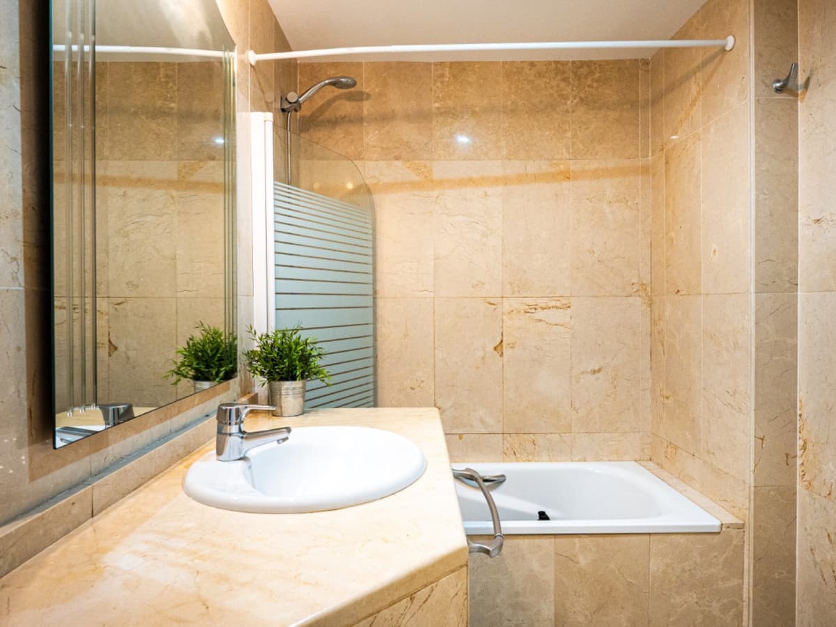 Middle Floor Apartment in Marbella — photo 10 of 10
