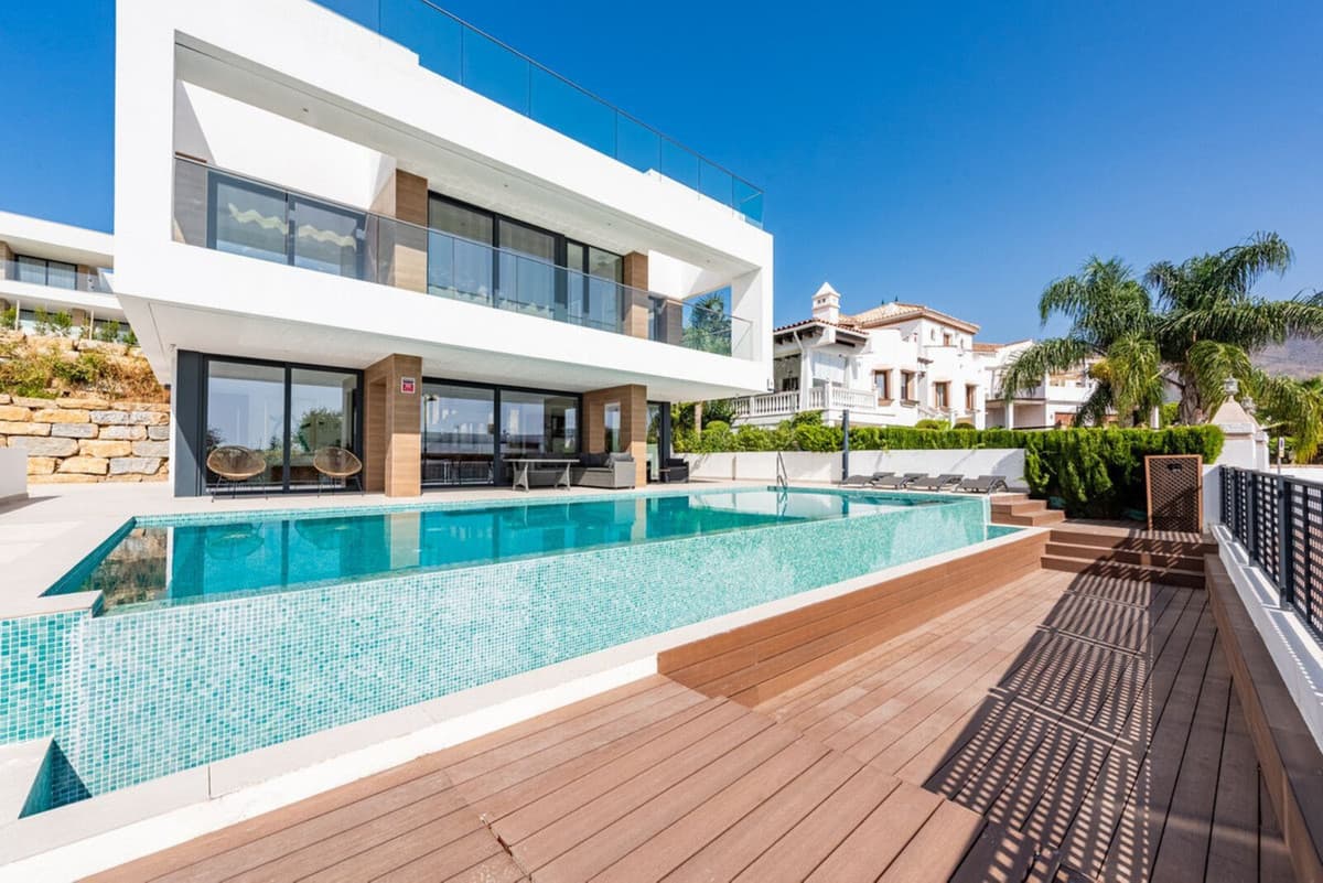 Detached Villa in Estepona — photo 1 of 10