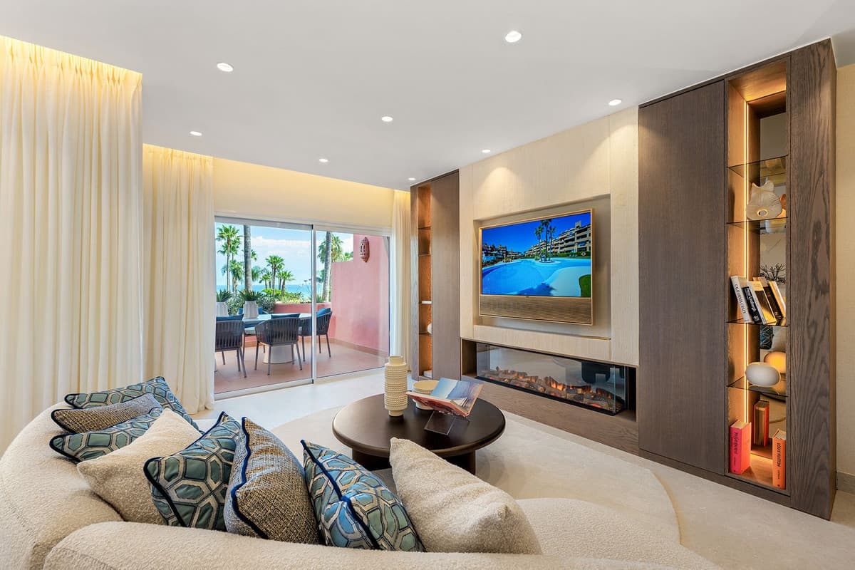 Middle Floor Apartment in New Golden Mile — photo 6 of 10