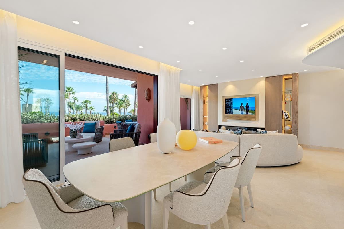 Middle Floor Apartment in New Golden Mile — photo 7 of 10