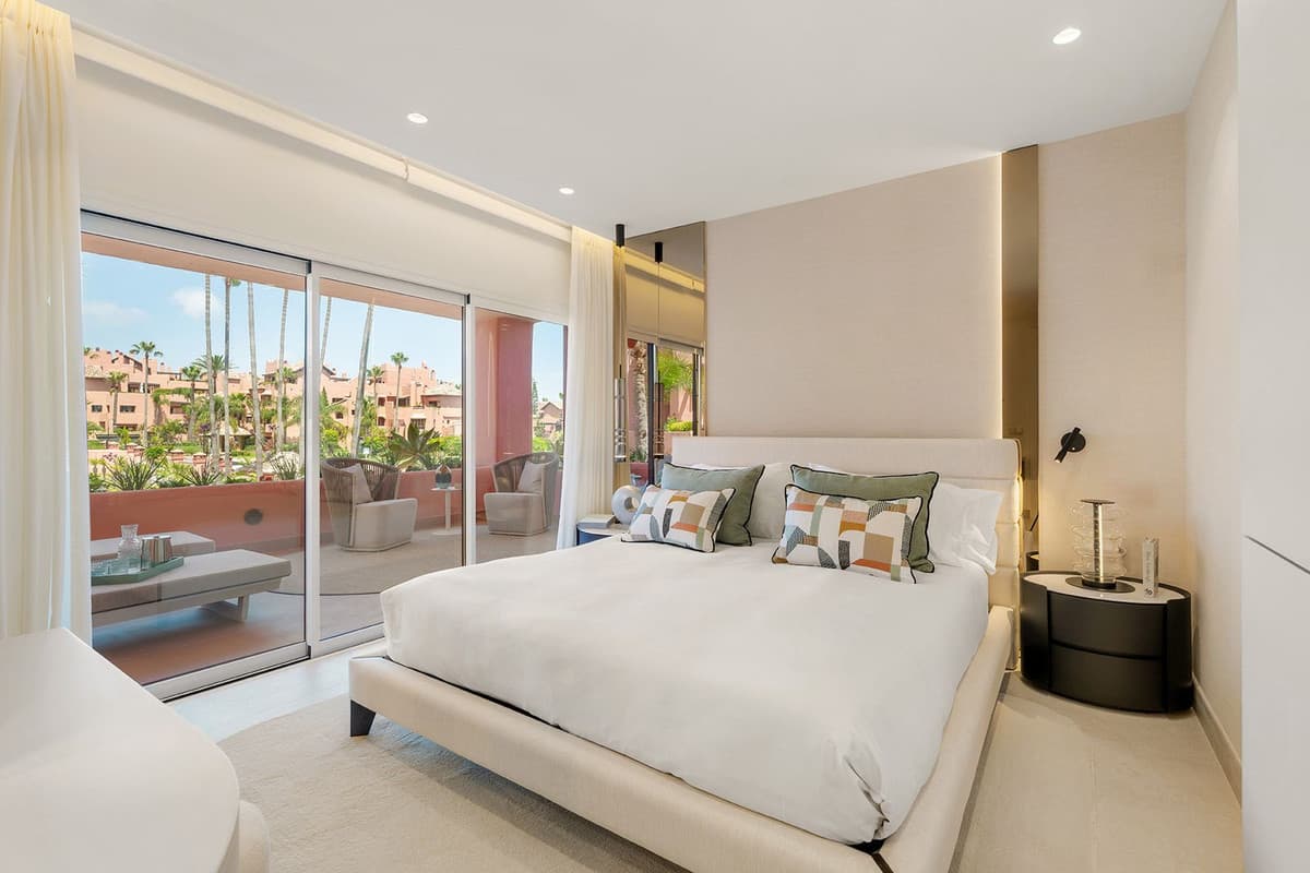 Middle Floor Apartment in New Golden Mile — photo 8 of 10