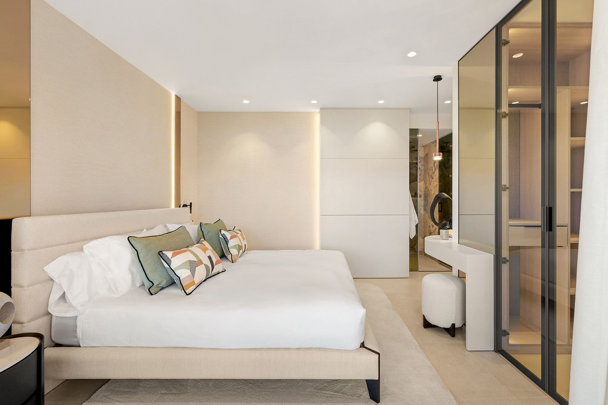 Middle Floor Apartment in New Golden Mile — photo 10 of 10