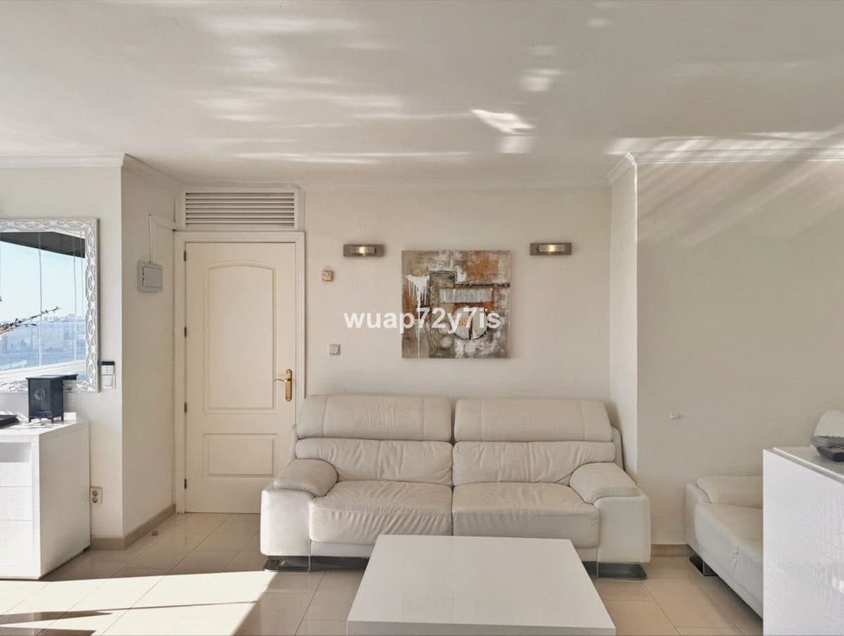 Top Floor Apartment in Fuengirola — photo 3 of 10