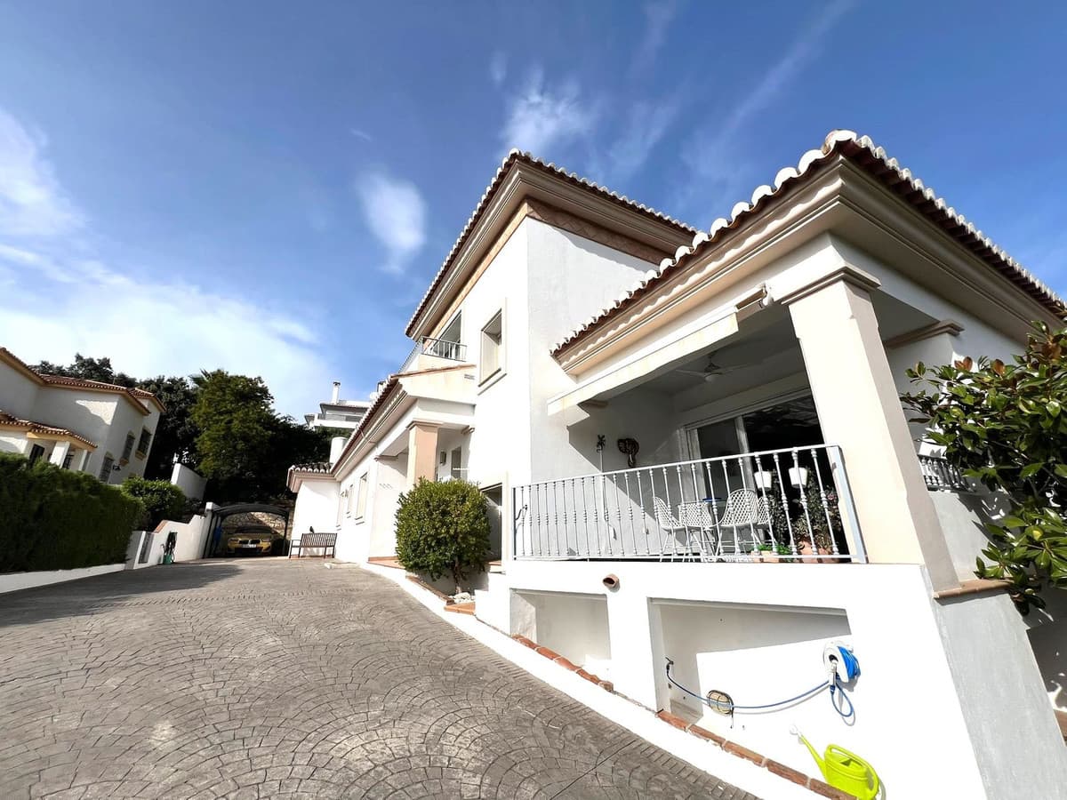 Detached Villa in Sierrezuela — photo 2 of 10