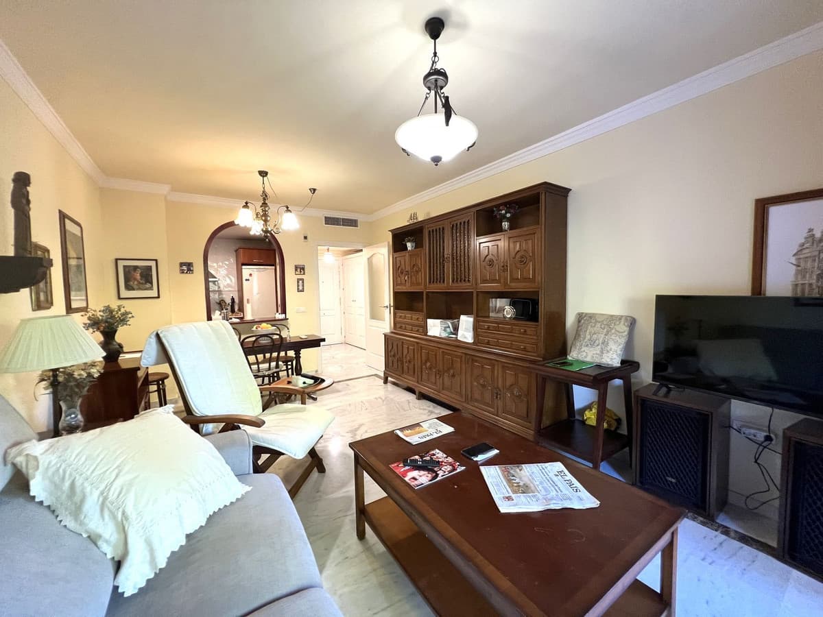 Middle Floor Apartment in The Golden Mile — photo 5 of 10