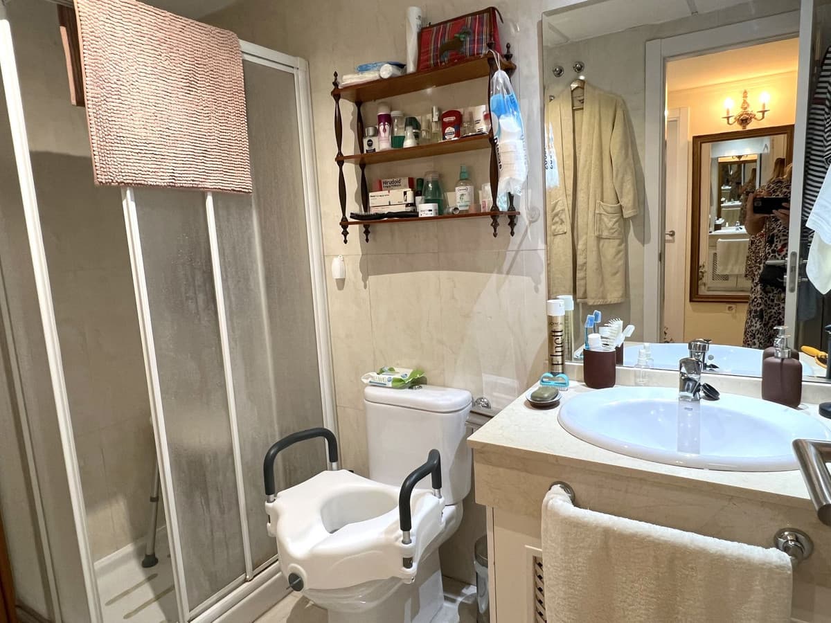 Middle Floor Apartment in The Golden Mile — photo 8 of 10