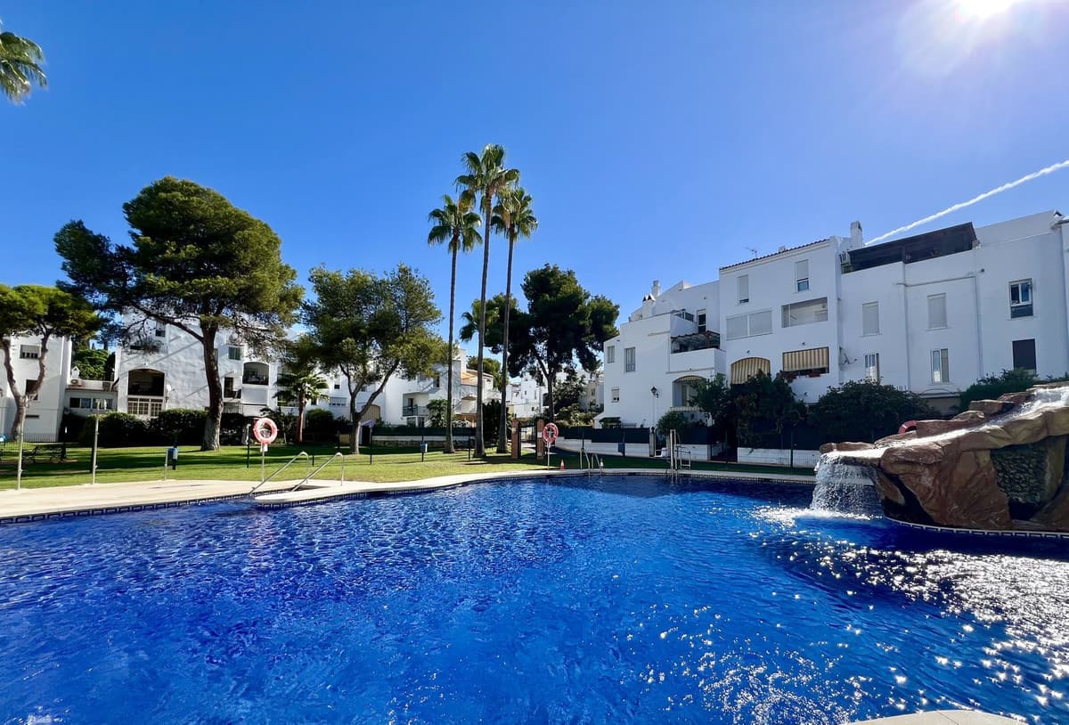 Top Floor Apartment in Elviria — photo 4 of 10