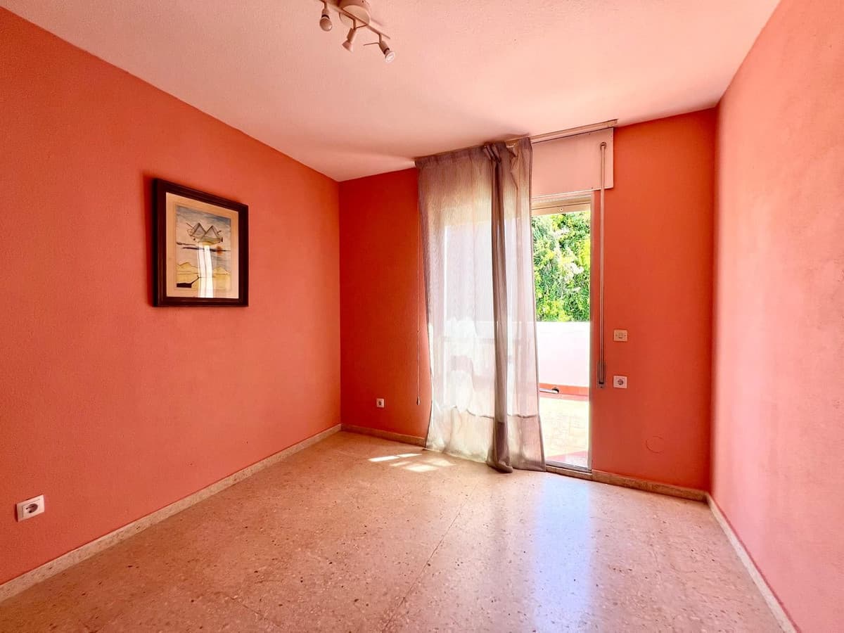 Top Floor Apartment in Elviria — photo 6 of 10