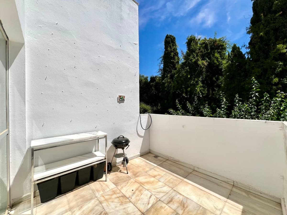 Top Floor Apartment in Elviria — photo 8 of 10