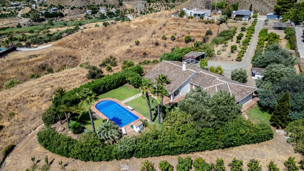 Detached Villa in Alhaurín el Grande — photo 1 of 10