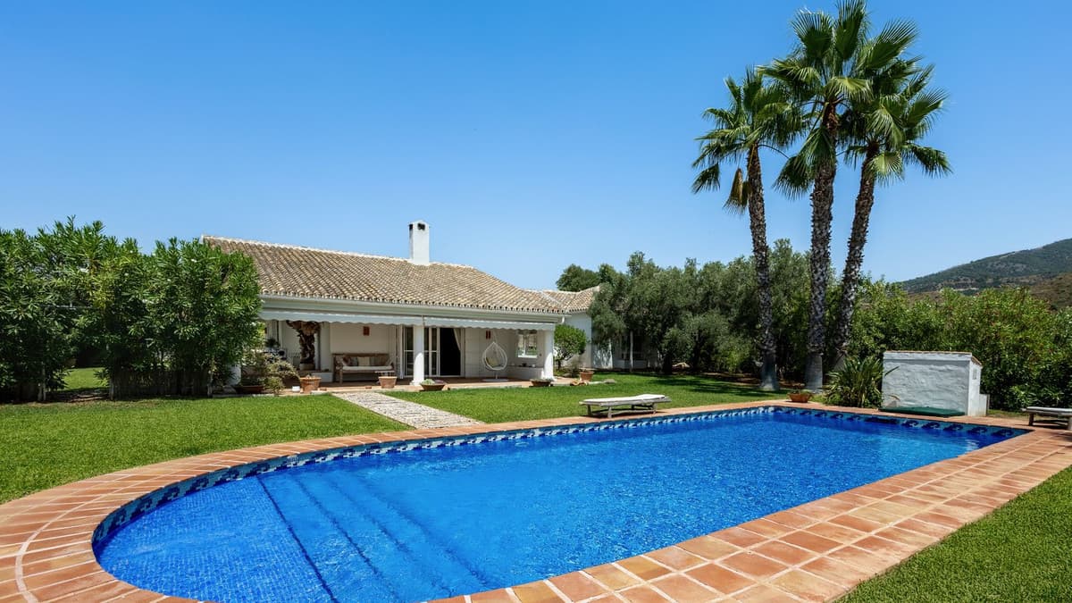 Detached Villa in Alhaurín el Grande — photo 2 of 10