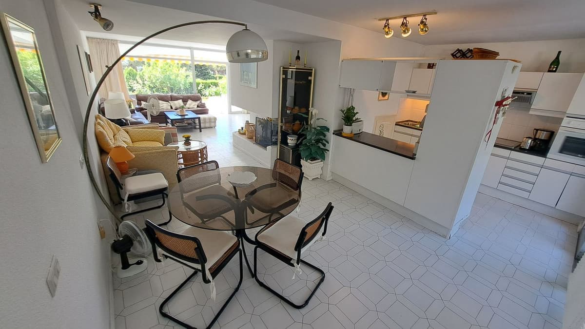 Townhouse in Miraflores — photo 7 of 10