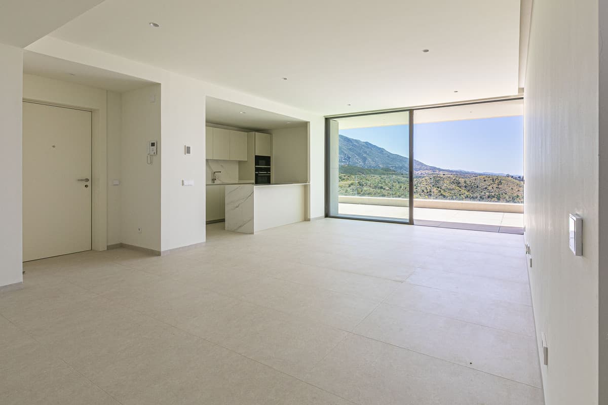 Middle Floor Apartment in Benahavís — photo 4 of 10
