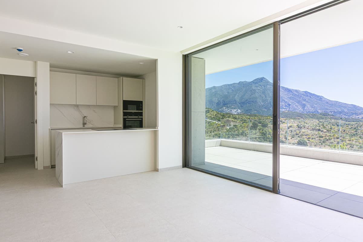 Middle Floor Apartment in Benahavís — photo 5 of 10