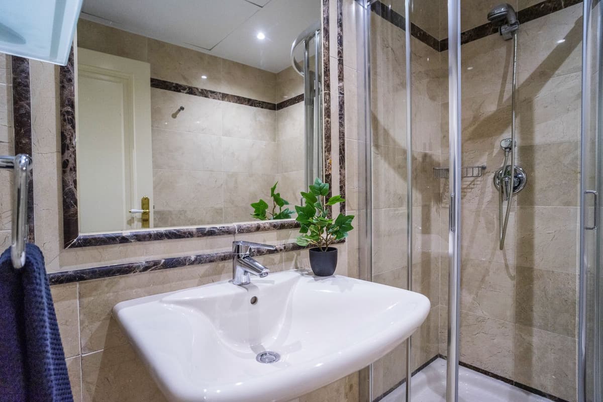 Middle Floor Apartment in Marbella — photo 3 of 10