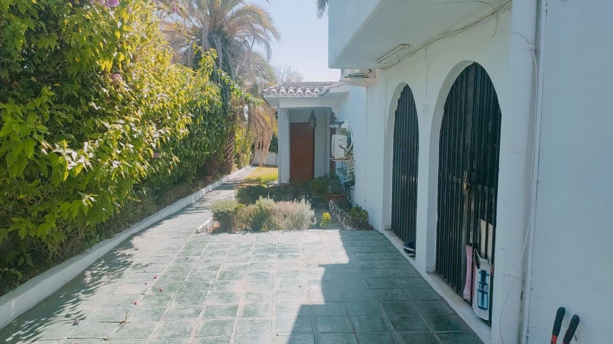 Detached Villa in Marbella — photo 9 of 10