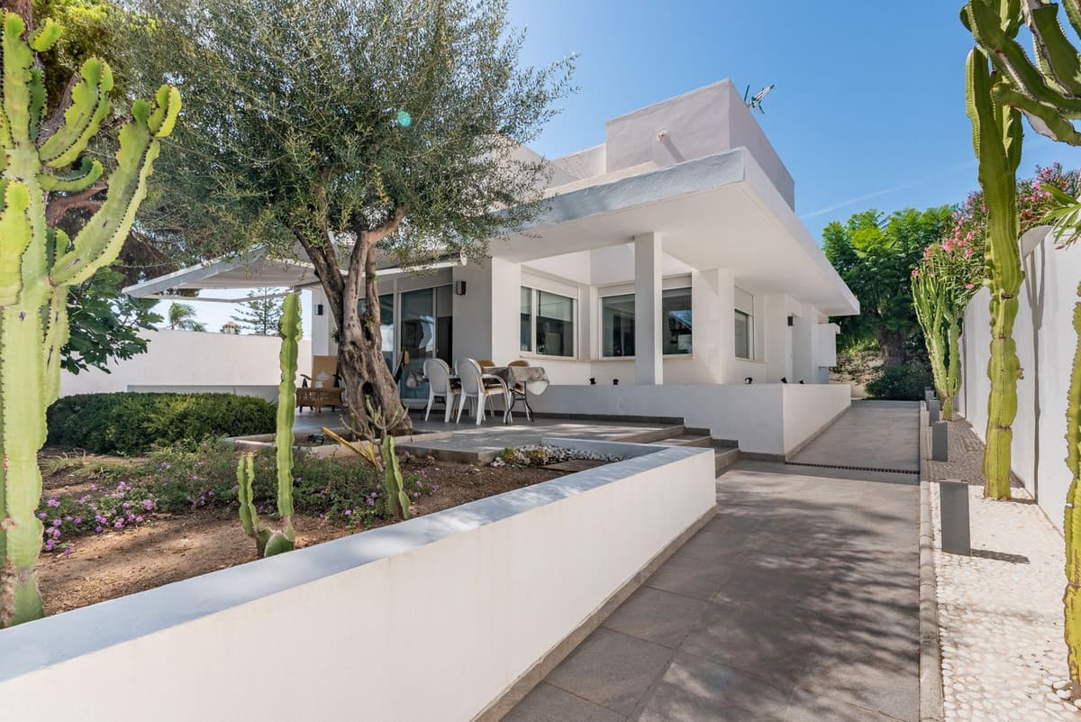 Detached Villa in Marbella — photo 1 of 10