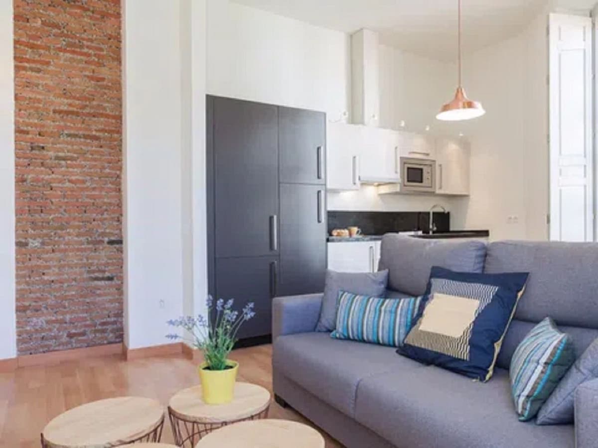 Middle Floor Apartment in Málaga Centro — photo 3 of 9