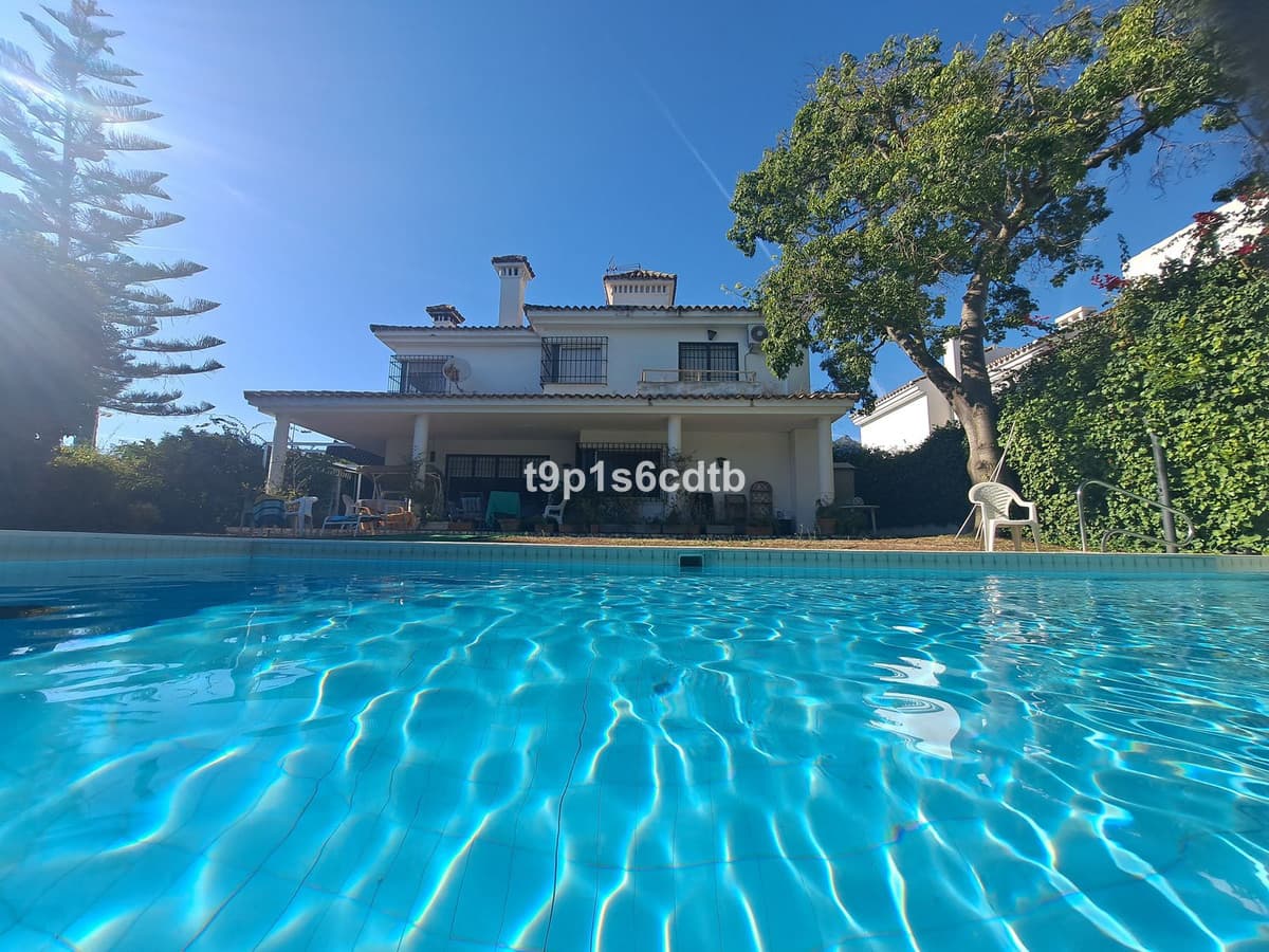 Detached Villa in Marbella — photo 1 of 10