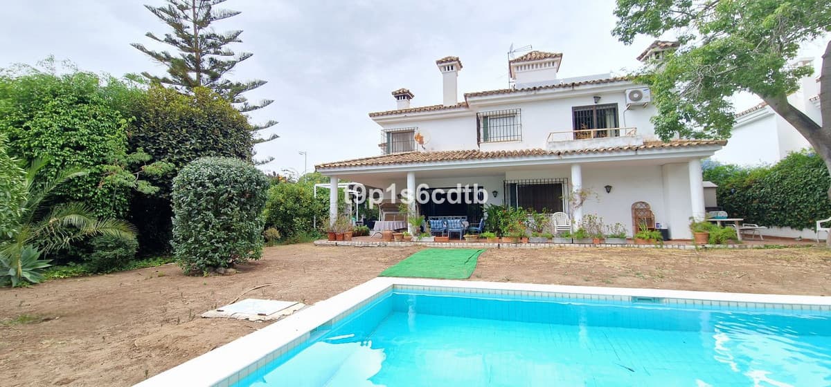 Detached Villa in Marbella — photo 2 of 10