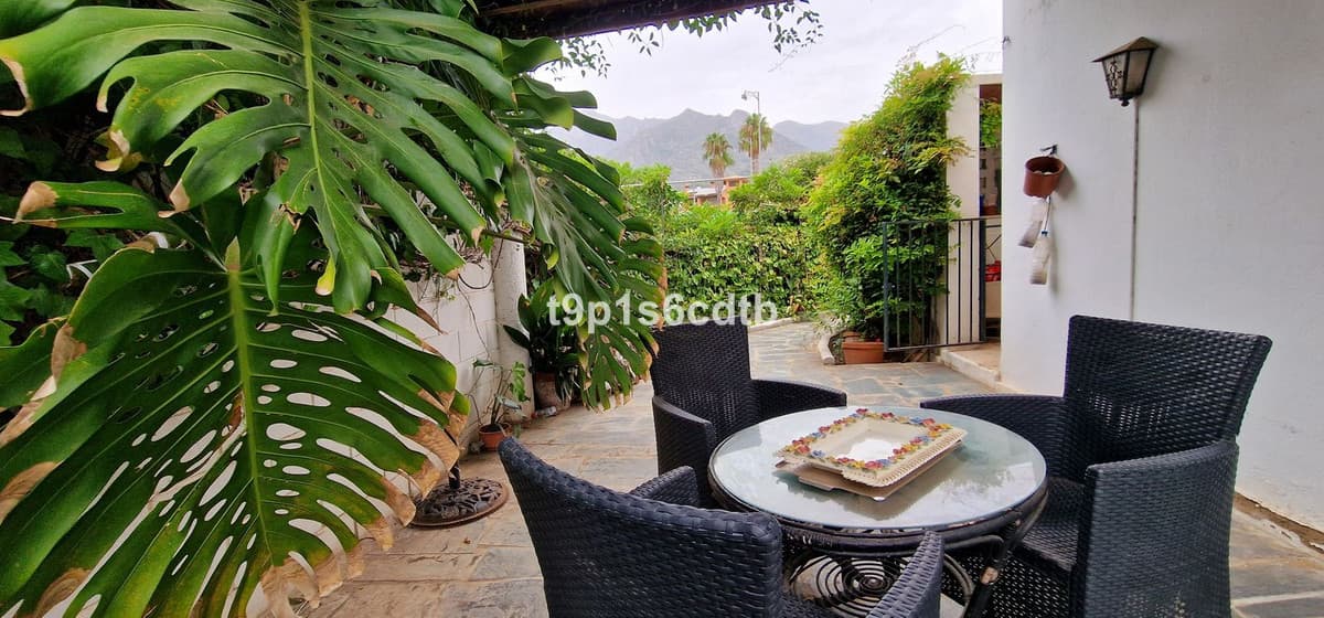 Detached Villa in Marbella — photo 3 of 10