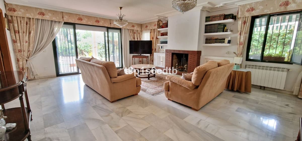 Detached Villa in Marbella — photo 5 of 10