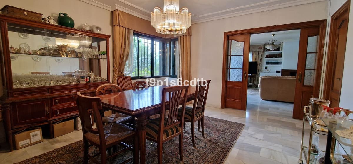 Detached Villa in Marbella — photo 9 of 10