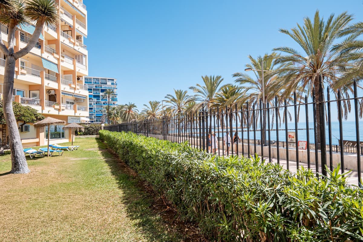 Middle Floor Apartment in Marbella — photo 3 of 10
