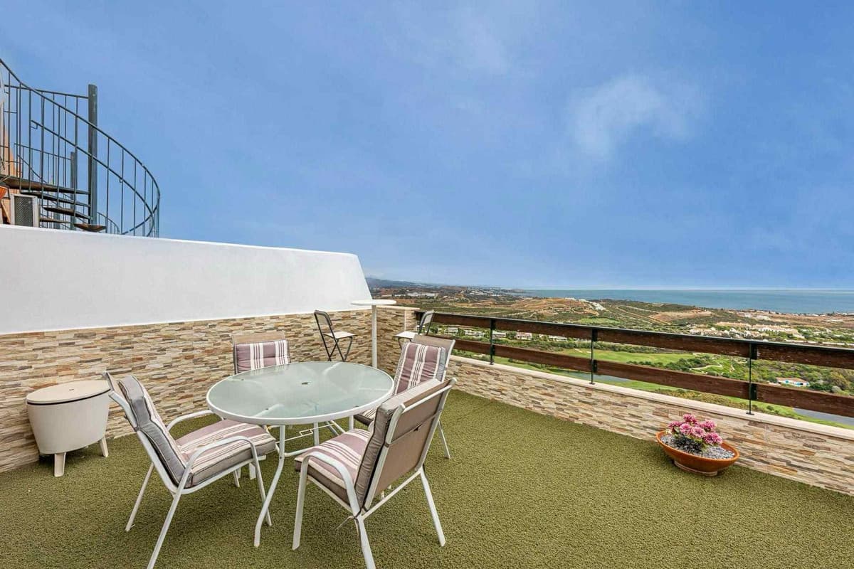Top Floor Apartment in Casares — photo 1 of 10