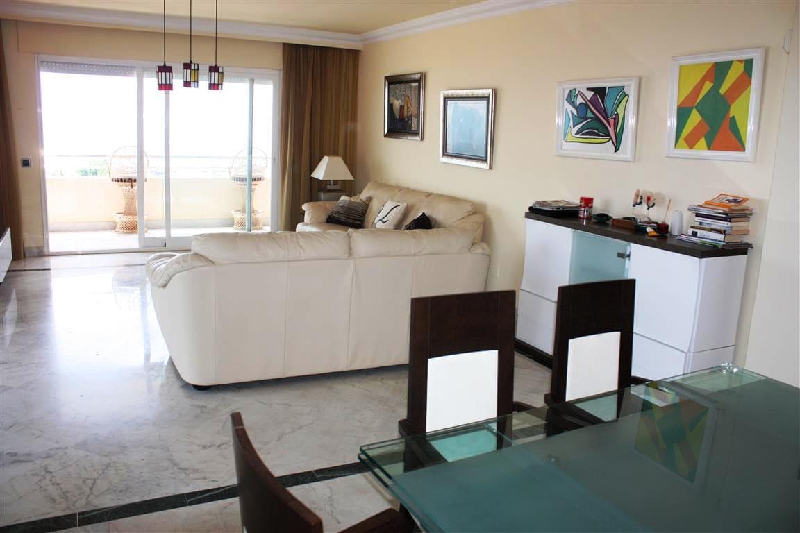 Middle Floor Apartment in Puerto Banús — photo 8 of 10